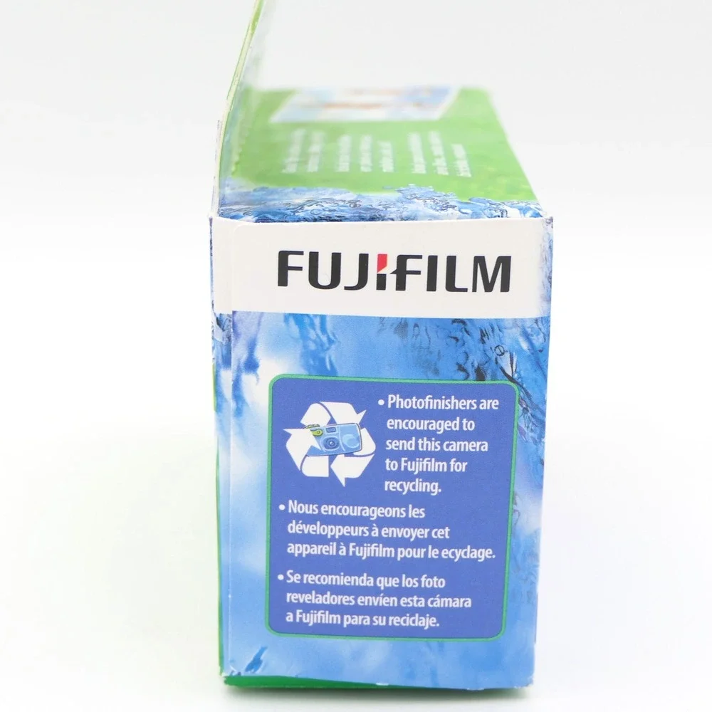 FujiFilm Quick Snap Waterproof 800 ISO 35mm Disposable Camera 27 Exposures 08/26